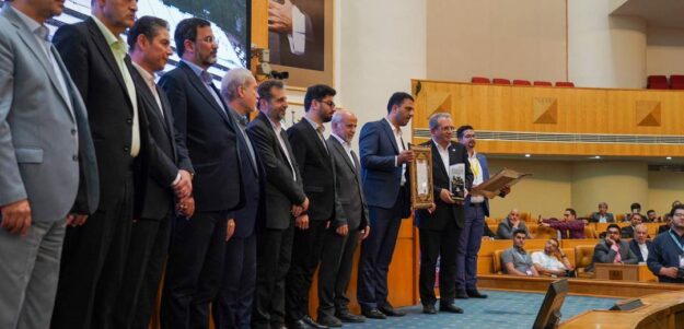 گروه بهمن موفق به کسب جایزه ملی مدیریت کسب و کار سال شد
